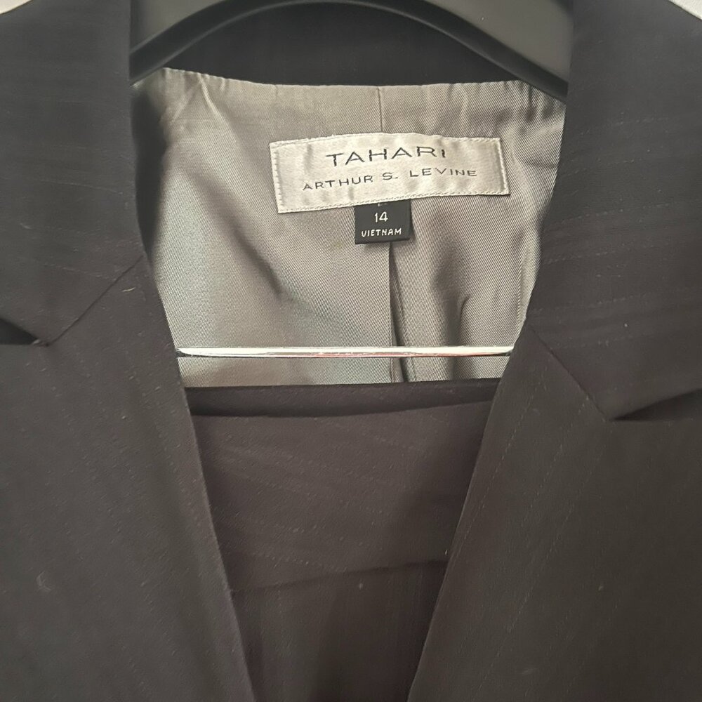 Slightly Worn Black Tahari Pantsuit Sz 14 - Picture 3 of 3